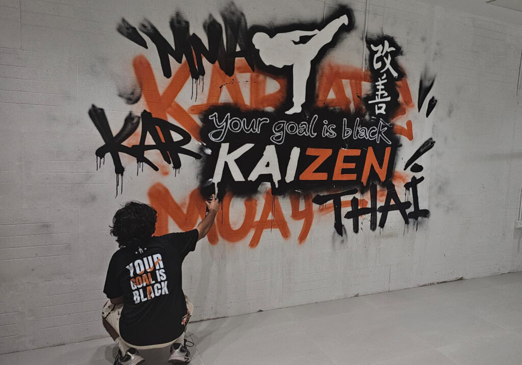 ציור קיר לחדר כושר KAIZEN בעיצוב איתי נבט